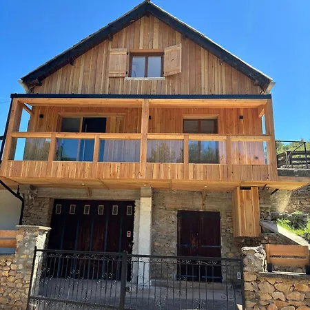 Casa Sauvage ,forest, Pool, Jacuzzi דירה